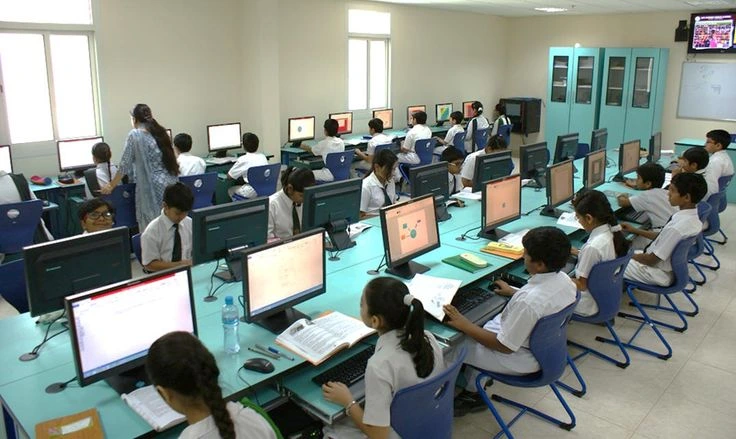 Our classes, featuring students and teachers in a learning environment